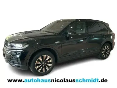 Gebraucht VW Touareg Basis 231 PS (169 kW) 2023 Schwarz SUV