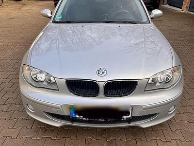 Silber Gebraucht 2005 BMW 118 Kleinwagen | 5.000 € (Etwas zu teuer)