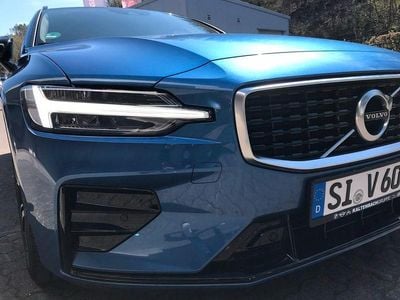 Gebraucht Volvo V60 R-Design 190 PS (139 kW) 2020 Blau Kombi