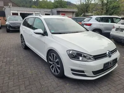 Gebraucht VW Golf VII Allstar 170 PS (125 kW) 2016 Pure white Kombi