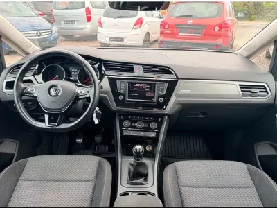 Gebraucht VW Touran Comfortline 110 PS (80 kW) 2016 Schwarz Van / Kleinbus