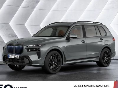Neu BMW X7 352 PS (258 kW) 2026 Grau SUV