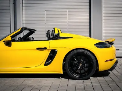 Usata Porsche Boxster Spyder 420 CV (308 kW) 2022 Giallo Cabrio