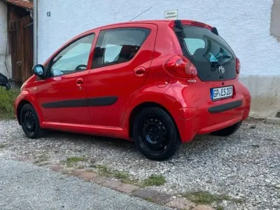 Gebraucht Toyota Yaris 68 PS (50 kW) 2008 Rot Kleinwagen