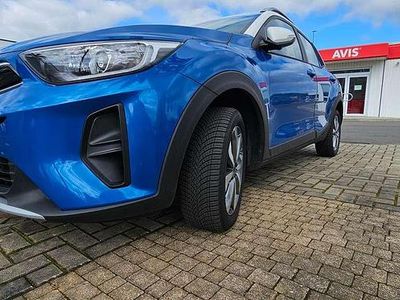 Blau Gebraucht 2023 Kia Stonic SUV | 19.400 € (Fairer Preis)