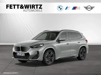 Neu BMW iX1 M Sport 150 kW (204 PS) 2026 Spacesilber metallic SUV