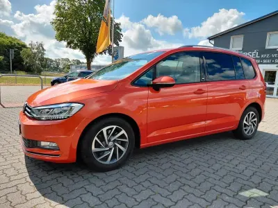 Gebraucht VW Touran Sound 150 PS (110 kW) 2017 Orange Van / Kleinbus
