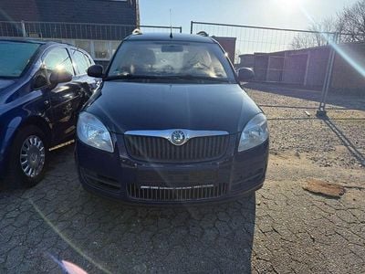 Blau Gebraucht 2009 Skoda Roomster Plus Edition Van / Kleinbus | 2.980 € (Etwas zu teuer)