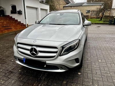 Gebraucht Mercedes GLA200 136 PS (100 kW) 2017 Silber SUV
