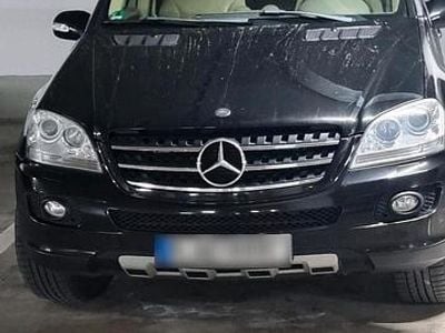Second-hand Mercedes ML420 306 CP (225 kW) 2007 Negru SUV