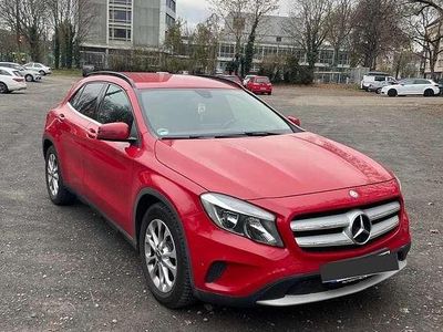 Gebraucht Mercedes GLA200 136 PS (100 kW) 2014 Rot SUV