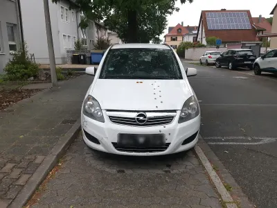 Gebraucht Opel Zafira 140 PS (102 kW) 2012 Weiß Van / Kleinbus
