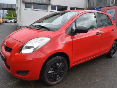 Gebraucht Toyota Yaris Cool 69 PS (50 kW) 2011 Rot Kleinwagen
