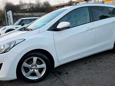 Gebraucht Hyundai i30 2013 Weiß Kombi