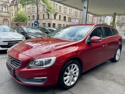 Gebraucht Volvo V60 Momentum 179 PS (131 kW) 2013 Rot Kombi