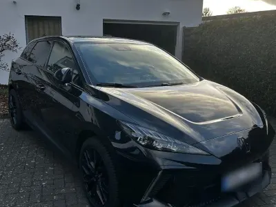Usata MG MG4 EV Luxury 150 kW (204 CV) 2022 Nero Utilitaria