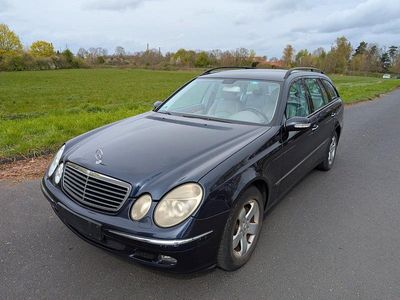 Usata Mercedes E320 Elegance 204 CV (150 kW) 2005 Blu Berlina