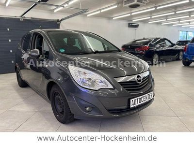 Grau Gebraucht 2011 Opel Meriva Design Edition Van / Kleinbus | 2.499 € (Guter Preis)