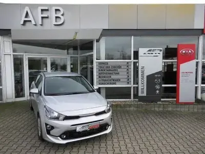 Second-hand Kia Rio Comfort 84 CP (61 kW) 2023 Argintiu Hatchback