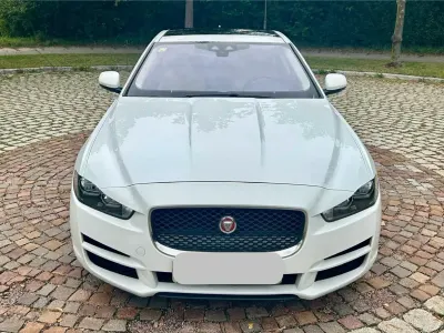Używany Jaguar XE 132 KM (97 kW) 2017 Biały Sedan/Limuzyna
