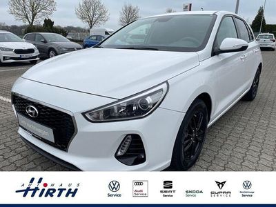 Gebraucht Hyundai i30 Select 120 PS (88 kW) 2018 Weiß Limousine