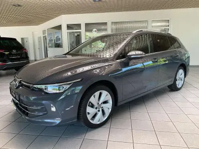 Gebraucht VW Golf VIII Style 150 PS (110 kW) 2024 Delfingrau metallic Kombi