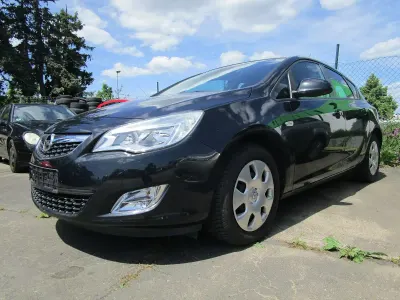 Gebraucht Opel Astra Edition 120 PS (88 kW) 2012 Schwarz Limousine