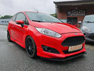 Gebraucht Ford Fiesta Sport 125 PS (91 kW) 2013 Rot Limousine