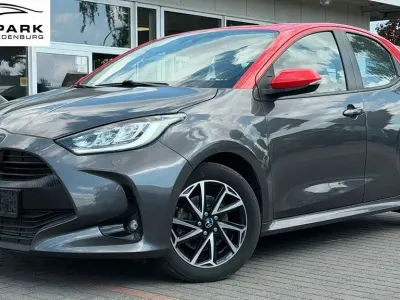 Gebraucht Toyota Yaris Hybrid 116 PS (85 kW) 2021 Grau Limousine