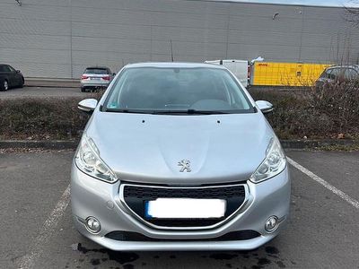 Silber Gebraucht 2015 Peugeot 208 Kleinwagen | 3.999 € (Fairer Preis)