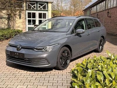 Second-hand VW Golf VIII Life 150 CP (110 kW) 2023 Gri Break