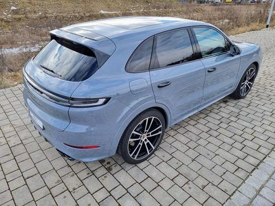 Grau Gebraucht 2024 Porsche Cayenne SUV | 128.900 € (Teuer)