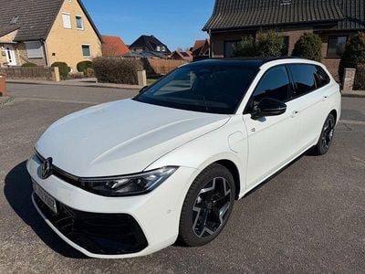 Second-hand VW Passat R-line 272 CP (200 kW) 2025 Alb Break