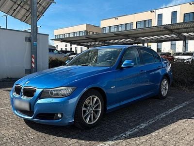 Begagnad BMW 318 143 HK (105 kW) 2011 Blå Sedan
