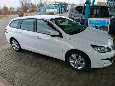 Gebraucht Peugeot 308 SW Active 131 PS (96 kW) 2015 Weiß Kombi
