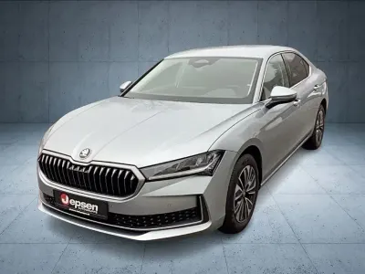 Neu Skoda Superb Selection 204 PS (150 kW) 2026 Silber Limousine