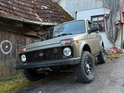 Gebraucht Lada Taiga 85 PS (62 kW) 2015 Grün SUV