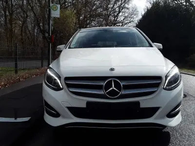 Gebraucht Mercedes B180 122 PS (89 kW) 2018 Weiß Kleinwagen