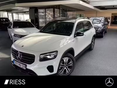Mercedes GLB220