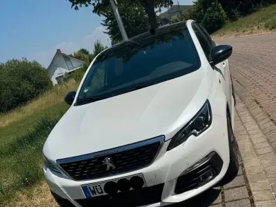 Gebraucht Peugeot 308 GT 131 PS (96 kW) 2021 Weiß Limousine