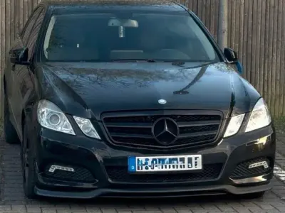 Gebraucht Mercedes E250 Avantgarde 204 PS (150 kW) 2010 Schwarz Limousine