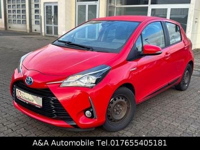 Rot Gebraucht 2017 Toyota Yaris Hybrid Comfort Limousine | 12.990 € (Fairer Preis)