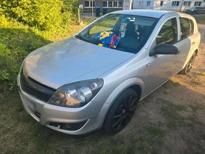 Gebraucht Opel Astra 90 PS (66 kW) 2009 Silber Limousine