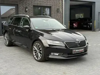 Używany Skoda Superb Style 120 KM (88 kW) 2017 Czarny Kombi