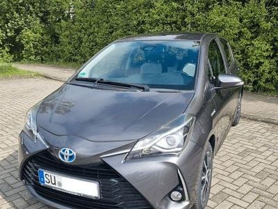 Usata Toyota Yaris Team 101 CV (74 kW) 2018 Grigio Berlina