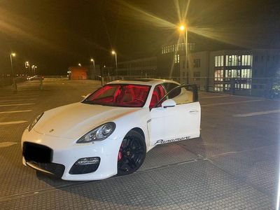 Porsche Panamera 4S