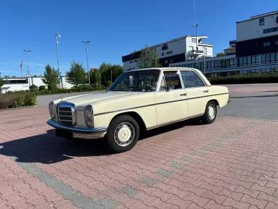 Gebraucht Mercedes 220 143 PS (105 kW) 1971 Beige Limousine