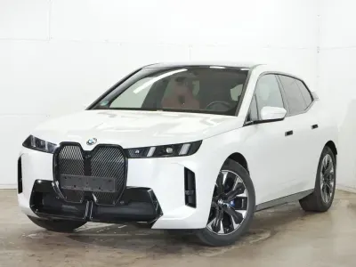 Gebraucht BMW iX Sport Line 400 kW (544 PS) 2025 Weiß SUV