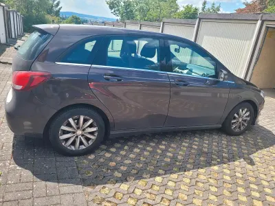Gebraucht Mercedes B180 122 PS (89 kW) 2015 Braun Kleinwagen