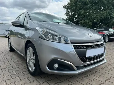Gebraucht Peugeot 208 Signature Sky 83 PS (61 kW) 2019 Grau Kleinwagen